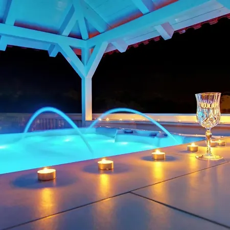 Mit Jacuzzi In Mit Parkplatz