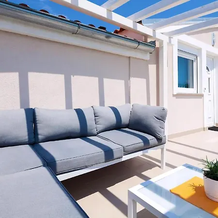 Mit Jacuzzi In Mit Parkplatz Apartment Liznjan