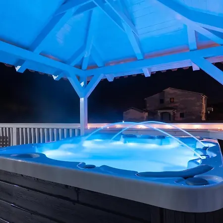 Apartment Mit Jacuzzi In Mit Parkplatz