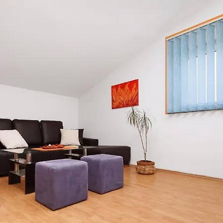 Apartment Mit Jacuzzi In Mit Parkplatz Liznjan