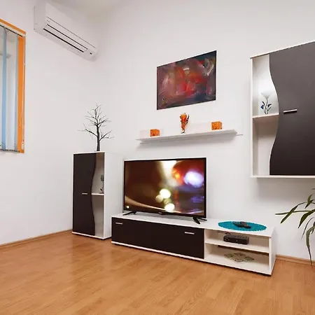 Apartment Mit Jacuzzi In Mit Parkplatz