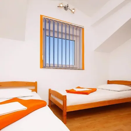 Mit Jacuzzi In Mit Parkplatz Apartment Liznjan