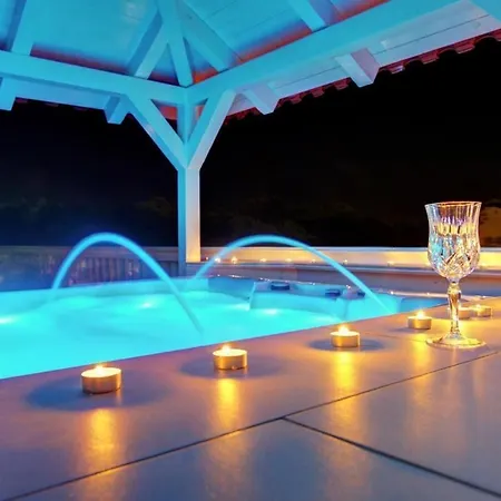 Mit Jacuzzi In Mit Parkplatz Ližnjan