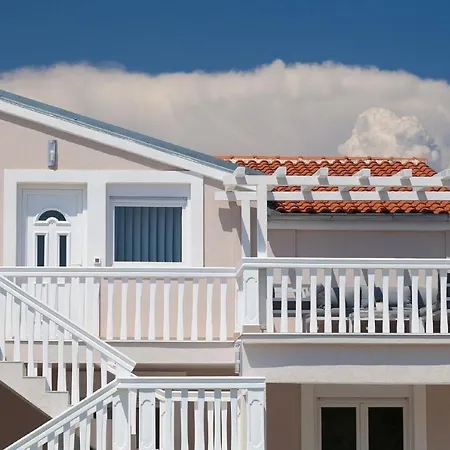 Mit Jacuzzi In Mit Parkplatz Apartamento Ližnjan