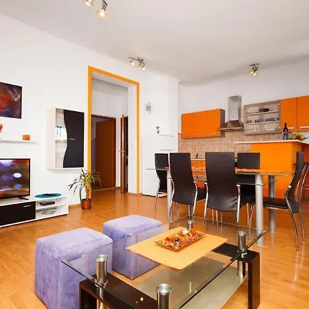 Apartamento Mit Jacuzzi In Mit Parkplatz Ližnjan