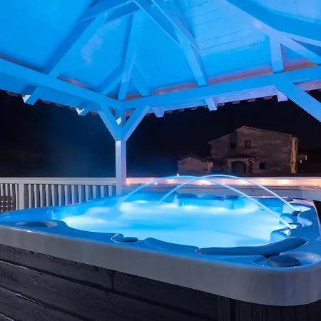 Apartamento Mit Jacuzzi In Mit Parkplatz