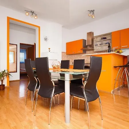 Apartamento Mit Jacuzzi In Mit Parkplatz *
