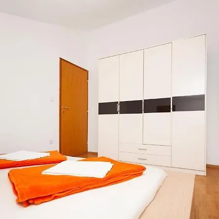 Mit Jacuzzi In Mit Parkplatz * Ližnjan