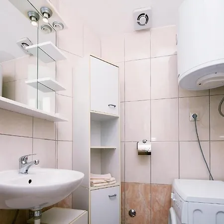 Mit Jacuzzi In Mit Parkplatz Apartamento Ližnjan